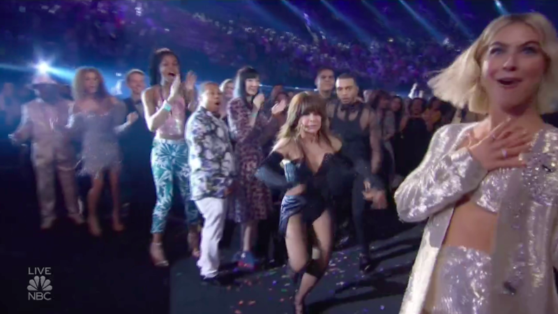 Illustration for article titled Paula Abdul Should Be Allowed Do This at Every Awards Show